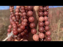 Charger et lire la vidéo dans la visionneuse de la Galerie, Perles en aventurine de couleur aubergine entre 6 et 10mm