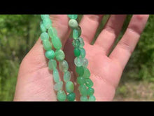 Charger et lire la vidéo dans la visionneuse de la Galerie, Perles en chrysprase, forme petit galet
