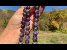 Charger et lire la vidéo dans la visionneuse de la Galerie, Perles en améthyste mate entre 6 et 10mm