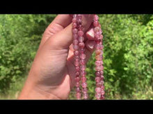 Charger et lire la vidéo dans la visionneuse de la Galerie, Perles en quartz à inclusions de piemontite entre 6 et 12mm QPD