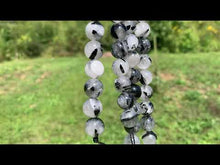 Charger et lire la vidéo dans la visionneuse de la Galerie, Perles en quartz avec inclusions de tourmaline entre 8 et 12mm, QTT