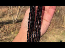 Charger et lire la vidéo dans la visionneuse de la Galerie, Perles en spinelle noir facetté entre 2 et 4mm
