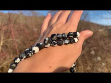 Charger et lire la vidéo dans la visionneuse de la Galerie, Perles en jaspe zebré noir, forme diamant entre 6 et 10mm
