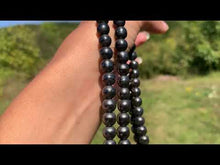 Charger et lire la vidéo dans la visionneuse de la Galerie, Perles en hématite avec un aspect mate et polie entre 6 et 12mm