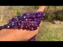 Charger et lire la vidéo dans la visionneuse de la Galerie, Perles en améthyste, forme diamant entre 6 et 10mm