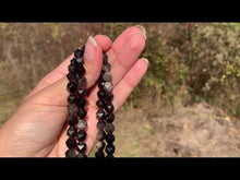 Charger et lire la vidéo dans la visionneuse de la Galerie, Perles en obsidienne argentée, forme diamant entre 6 et 10mm
