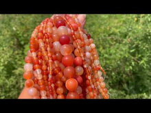 Charger et lire la vidéo dans la visionneuse de la Galerie, Perles en agate mélangée avec des cornalines entre 4 et 14mm