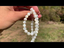 Charger et lire la vidéo dans la visionneuse de la Galerie, Perles en nacre blanche entre 2 et 12mm