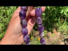 Charger et lire la vidéo dans la visionneuse de la Galerie, Perles en améthyste chevrons, galet de taille moyenne