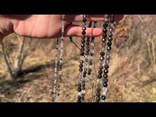 Charger et lire la vidéo dans la visionneuse de la Galerie, Perles en quartz avec inclusions de tourmaline facettées entre 2 et 4,5mm