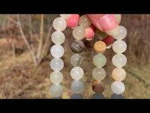 Charger et lire la vidéo dans la visionneuse de la Galerie, Perles en aragonite entre 4 et 12mm