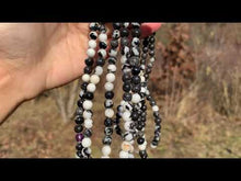 Charger et lire la vidéo dans la visionneuse de la Galerie, Perles en jaspe zebré noir entre 4 et 12mm