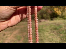 Charger et lire la vidéo dans la visionneuse de la Galerie, Perles en pierre de lune pêche entre 4 et 10mm PLPD