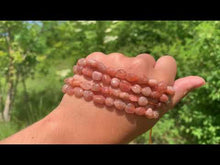 Charger et lire la vidéo dans la visionneuse de la Galerie, Perles en pierre de soleil, forme petits galets 8-10mm