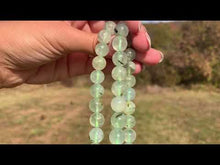 Charger et lire la vidéo dans la visionneuse de la Galerie, Perles en prehnite entre 6 et 12mm