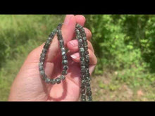 Charger et lire la vidéo dans la visionneuse de la Galerie, Perles en séraphinite, forme carré