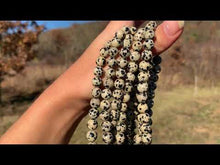 Charger et lire la vidéo dans la visionneuse de la Galerie, Perles en jaspe dalmatien entre 2 et 12mm