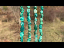 Charger et lire la vidéo dans la visionneuse de la Galerie, Perles en amazonite, forme petits galets