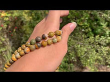 Charger et lire la vidéo dans la visionneuse de la Galerie, Perles en jaspe bumblebee entre 6 et 8mm