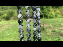 Charger et lire la vidéo dans la visionneuse de la Galerie, Perles en quartz avec inclusions de tourmaline entre 4 et 10mm, QTD