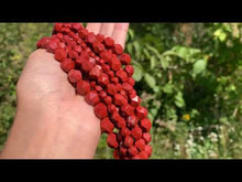 Charger et lire la vidéo dans la visionneuse de la Galerie, Perles en jaspe rouge, forme diamant entre 6 et 10mm