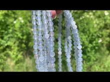 Charger et lire la vidéo dans la visionneuse de la Galerie, Perles en calcédoine bleue CD, entre 4 et 10mm