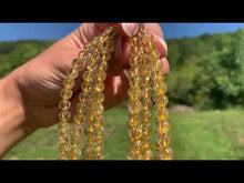 Charger et lire la vidéo dans la visionneuse de la Galerie, Perles à inclusions de rutile entre 6 et 8mm QRT