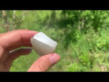 Charger et lire la vidéo dans la visionneuse de la Galerie, VENDU Pierre de lune blanche brut 5