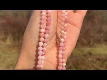 Charger et lire la vidéo dans la visionneuse de la Galerie, Perles en opale commune rose facettées entre 2,5 et 4mm