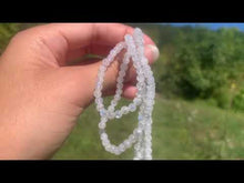Charger et lire la vidéo dans la visionneuse de la Galerie, Perles en labradorite blanche entre 4 et 10mm LBC