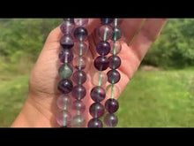 Charger et lire la vidéo dans la visionneuse de la Galerie, Perles en fluorite / fluorine entre 8 et 10mm