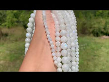 Charger et lire la vidéo dans la visionneuse de la Galerie, Perles en labradorite blanche entre 4 et 10mm LBT