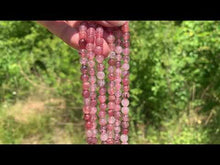 Charger et lire la vidéo dans la visionneuse de la Galerie, Perles en quartz avec inclusions de piémontite entre 6 et 10mm QPT