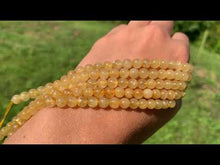 Charger et lire la vidéo dans la visionneuse de la Galerie, Perles en quartz à inclusions de rutile entre 4 et 12mm QRU