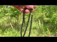 Charger et lire la vidéo dans la visionneuse de la Galerie, Perles en tourmaline noire facettées entre 2 et 6mm
