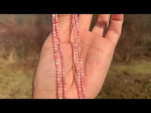 Charger et lire la vidéo dans la visionneuse de la Galerie, Perles en opale commune rose facettées entre 2,5 et 4mm