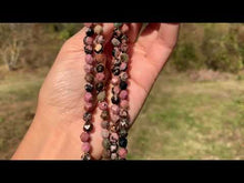 Charger et lire la vidéo dans la visionneuse de la Galerie, Perles en rhodonite, forme diamant entre 6 et 10mm