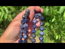 Charger et lire la vidéo dans la visionneuse de la Galerie, Perles en sodalite, forme diamant entre 6 et 12mm