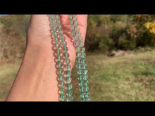 Charger et lire la vidéo dans la visionneuse de la Galerie, Perles en fluorite verte entre 6 et 12mm