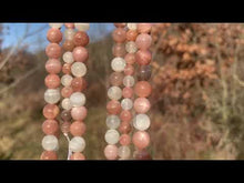 Charger et lire la vidéo dans la visionneuse de la Galerie, Perles en pierre de lune multicolore entre 6 et 8mm PLMU