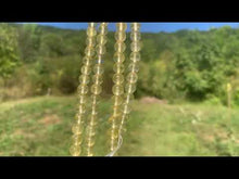 Charger et lire la vidéo dans la visionneuse de la Galerie, Perles en fluorite jaune entre 6 et 10mm