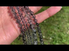Charger et lire la vidéo dans la visionneuse de la Galerie, Perles en quartz avec inclusions de tourmaline entre 4 et 8mm QTQ