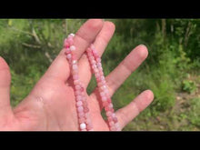 Charger et lire la vidéo dans la visionneuse de la Galerie, Perles en opale commune rose, forme carré facetté