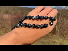 Charger et lire la vidéo dans la visionneuse de la Galerie, Perles en hématite, forme diamant entre 3 et 10mm