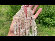 Charger et lire la vidéo dans la visionneuse de la Galerie, Perles en pierre de lune blanche, forme chips