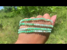 Charger et lire la vidéo dans la visionneuse de la Galerie, Perles en chrysoprase, forme carré facetté