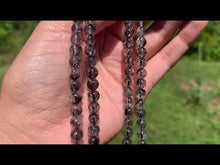 Charger et lire la vidéo dans la visionneuse de la Galerie, Perles en quartz avec inclusions de tourmaline entre 4 et 8mm QTQ