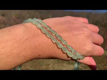 Charger et lire la vidéo dans la visionneuse de la Galerie, Perles en prehnite, forme goutte