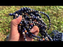 Charger et lire la vidéo dans la visionneuse de la Galerie, Perles en sodalite entre 6 et 8mm SQ