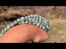 Charger et lire la vidéo dans la visionneuse de la Galerie, Perles en jaspe sésame entre 6 et 10mm
